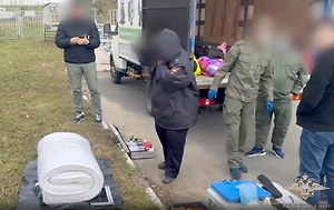 Появилось видео досмотра «Газели» с телами двух женщин и допроса расчленителя