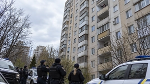 В Киеве мужчина с пистолетом открыл огонь с балкона восьмого этажа
