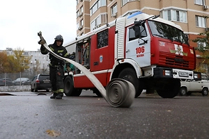 После атаки 185 БПЛА в подмосковном Литвиново загорелся склад