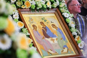 «Троицу» Рублёва вернули в иконостас Троице-Сергиевой лавры