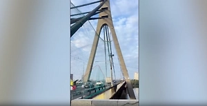 На Северном мосту в Киеве начали устанавливать антидроновые сети