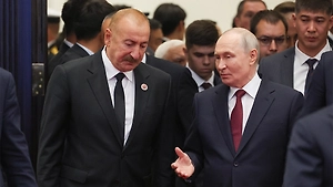 После звонка — личная беседа: Путин и Алиев пообщались «на ногах» в Туркмении