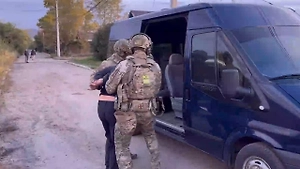 ФСБ показала кадры задержания готовивших провокации на выборах в Госдуму