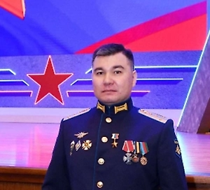 Болезнь ребёнка — это уважительная причина отсутствия на работе. Это прямо подтверждает Роструд в своих разъяснениях, и суды неоднократно вставали на сторону работников. Увольнять за прогул человека, который остался с больным ребёнком — это нарушение. Статья 193 ТК РФ обязывает работодателя сначала запросить письменное объяснение. А статья 81 даёт право уволить за прогул — но только если причина отсутствия неуважительная. И даже если объяснение не устроило, увольнение — это крайняя мера, а не автоматическая реакция.