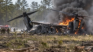 Военный конвертоплан Osprey загорелся при жёсткой посадке в США