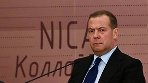 «С волками жить»: Медведев заявил, что на всех россиян в Европе объявлена охота после задержания Звинчука