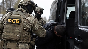 Взрывчатка в обувных коробках и признания на камеру: ФСБ показала задержания диверсантов