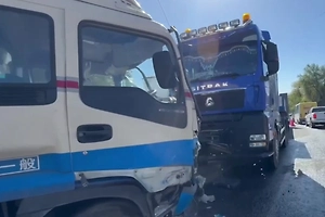 Водитель во Владивостоке принял на себя удар фуры с отказавшими тормозами