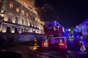 Звуки взрывов слышны при пожаре в особняке Миллера в Петербурге
