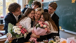 Поздравления с Днём учителя 2026 своими словами: короткие, красивые и душевные