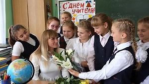 Что подарить на День учителя в 2026, году чтобы не попасть впросак: 15 лучших вариантов
