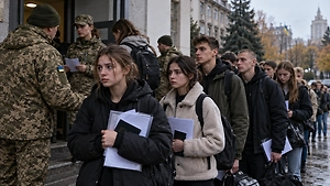 Вместо выпускного — повестка? В Раде предложили обязательную службу для юношей и девушек