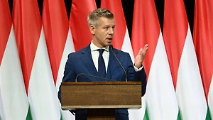 «Отказался только от зарплаты»: в Венгрии разгорелся скандал вокруг возможной отставки министра