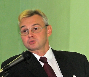 Нынешний Папа, полагаю, что точно не покинет пост. Если захочет, наверное, может. Но вряд ли. Я повторяю: никто, как правило, не хотел покидать пост