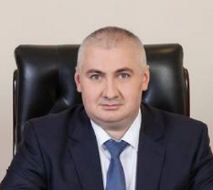 Заявленный переход к включению модулей по искусственному интеллекту во все программы высшего образования с 2027 года – своевременный и логичный шаг. Университет должен готовить человека к той профессиональной среде, в которой ему предстоит работать через пять, десять, двадцать лет. И уже сейчас необходимо исходить из того, что значительную часть интеллектуальной работы специалист будет выполнять вместе с ИИ.