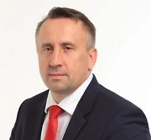 Они используют блогеров, чтобы создать панику, чтобы люди поверили в то, что медведь — это враг, которого нужно уничтожать. Но это ложь. Медведь — это символ России. Это умное, сильное и, если его не провоцировать, доброе животное. И проблема не в том, что медведей стало слишком много. Проблема в том, что мы сами создали условия, при которых они вынуждены выходить к людям. Мы сами виноваты в этом, и мы должны это исправить, а не перекладывать вину на животных.