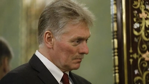 Песков призвал не превращать русский язык в инструмент борьбы с русофобией