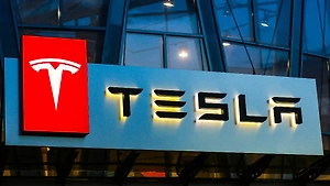 Акции Tesla подскочили на 5,4% после презентации «летающего» Roadster