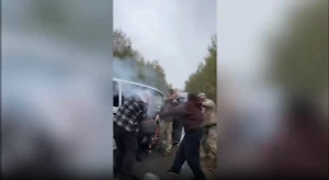 В Черновцах ТЦК с полицией увезли мужчину после массовой драки с его спасителями