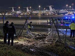 В аэропорту Лейпцига рядом с российскими самолётами Ан-124 прорвали забор