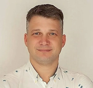 Правило номер один: не кладите все яйца в одну корзину. Не надо приезжать в сервис и говорить: «Сделайте мне диагностику, поменяйте всё, что нужно, и заодно резину приобрету — посчитайте всё вместе». Резину покупаем отдельно.