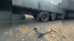 В Долгопрудном 14-летняя девочка на самокате погибла под колёсами грузовика