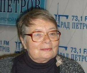 Особняк Миллера — это ансамбль Исаакиевской площади, который сам по себе неделим. Понимаете, это просто трагедия, потому что нельзя допускать такой пожар. Это как Собор Парижской Богоматери, но страшнее. Конечно, прямое сравнение не представляется возможным в данном случае, но иметь пожар рядом с Исаакиевским собором — это нонсенс. Что касается сноса, понимаете, это будет Петербург с вырванным зубом.