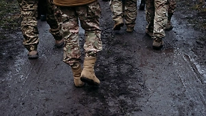 Мосты встали — логистика поплыла: Военэксперт объяснил, чем Киеву грозят ограничения на Днепре