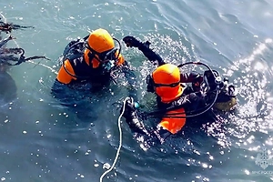 Водолазы обследовали 400 кв. м акватории в поисках утонувшего ребёнка в Холмске