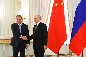 Путин начал переговоры с премьером Госсовета Китая Ли Цяном в Петербурге