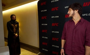 «Я бы не мог на тебя смотреть»: Репортёрша UFC с обложки Playboy надела хиджаб ради Евлоева