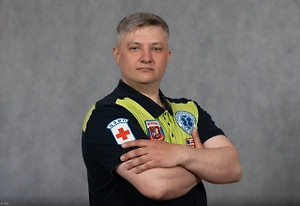 Даже небольшое смещение позвонков может привести к сдавлению, ушибу или разрыву нервных структур с серьёзными неврологическими нарушениями, вплоть до паралича конечностей и нарушений дыхания