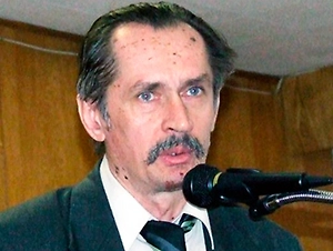 Здесь могут быть два обстоятельства. Во-первых, они живут в другой атмосфере: это не одиночество, а взаимная помощь и поддержка, также жена следит за мужем, а муж за женой. Одиночество всё-таки негативно влияет на здоровье и, соответственно, на смертность и продолжительность жизни. Во-вторых, когда обсуждали такие результаты, возникала и другая позиция: не только состояние брака влияет на здоровье, но и здоровье влияет на состояние брака