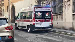 В Италии отец прыгнул со второго этажа за сыном и поймал его в воздухе