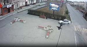 Появилось видео наезда ВАЗа на толпу пешеходов в Бурятии