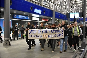 В Германии сотни человек вышли на протесты против депортации мигрантов