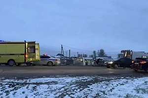 Под Новосибирском автобус съехал в кювет, 8 человек обратились за медпомощью