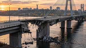Власти Киева призвали украинцев не публиковать фото повреждений мостов