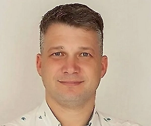 Первая рекомендация — покупать те вещи, цену которых вы знаете. Например, если телефон в обычные дни стоит определённую сумму и на него дают честную скидку 10-20%, то это действительно распродажа. Но если цену сначала задрали, а потом «скинули» до прежнего уровня, это не работает. Также стоит закупать товары для ежедневного быта: порошки, гели и прочее. Мы все примерно знаем их стоимость, поэтому легко проверить, действительно ли цена на распродаже ниже