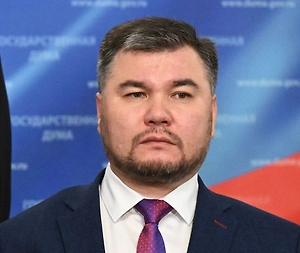 Безусловно, наша задача — обеспечить школьнику условия, при которых учёба будет оставаться главным приоритетом. При этом желание самому заработать на новогодний подарок родителям заслуживает поддержки. Это и забота о близких, и первый опыт самостоятельности, и понимание цены собственного труда.