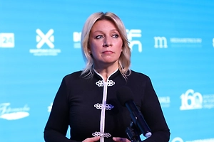 Захарова назвала дном дипломатию Запада за отказ Вадефуля от фото с Лавровым