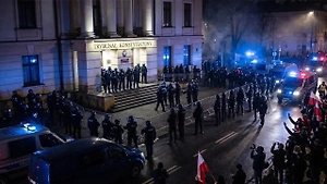 Качиньский назвал протесты в Польше решающим этапом госпереворота