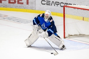 Вратарь из Барнаула забил гол и вошёл в историю ВХЛ