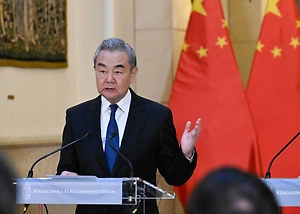 Глава МИД Китая призвал Европу участвовать в урегулировании конфликта на Украине