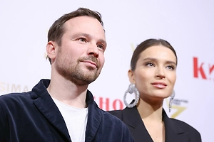 Чадов показал фигуру жены в откровенном бикини спустя год после родов