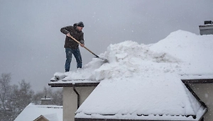 3,5 тонны над головой: Life.ru выяснил, как не оказаться погребённым под снегом с крыши