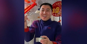 Тайконавты устроили пир в честь китайского Нового года: пельмени и мороженое летали по станции