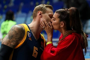 Родители Яниса Тиммы подали в суд на Анну Седокову
