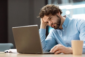 Работать до инфаркта: Врачи объяснили, почему хронический стресс ведёт прямиком в реанимацию
