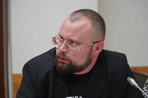 Получается, утверждение ведомства может быть верным лишь для части квитанции. Вероятно, газ и свет не подорожали сверх нормы, но капремонт и услуги по управлению домом дали ощутимый прирост. Возможно, в документе появились дополнительные строки за охрану или видеонаблюдение, которые были приняты на собрании собственников.